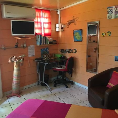Maison Joss Studio Proche Aeroport Sainte Clotilde Exterior photo